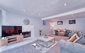 The Stylish Gem Of Bath - Football Table - Sleeps 10